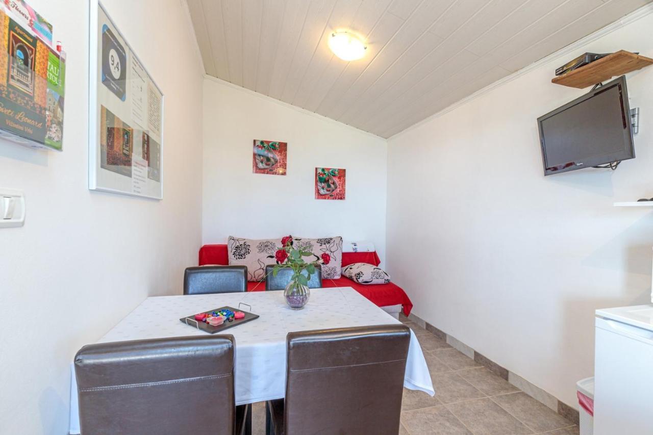 Apartments Sveti Leonard Oprtalj Bagian luar foto