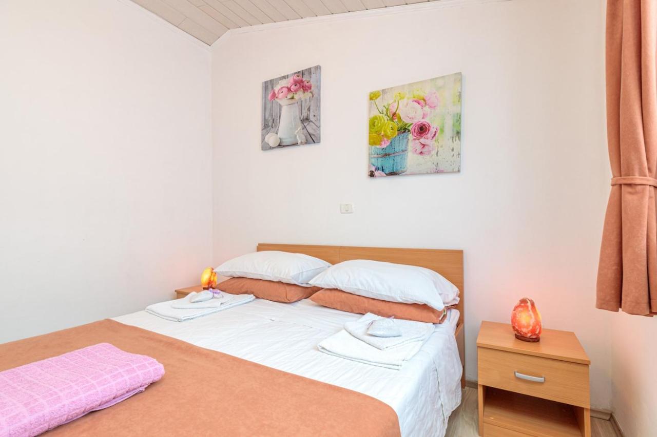 Apartments Sveti Leonard Oprtalj Bagian luar foto