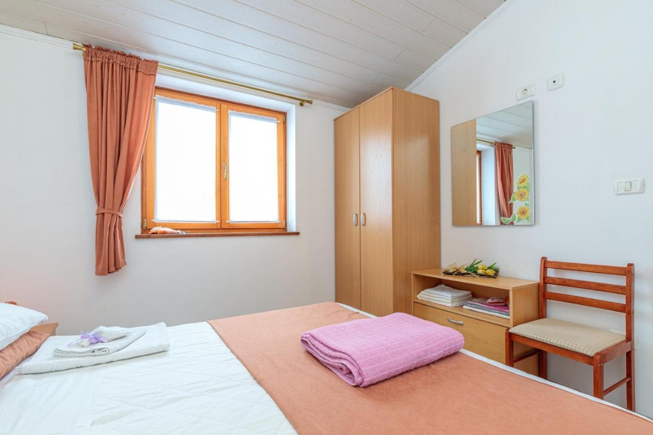Apartments Sveti Leonard Oprtalj Bagian luar foto