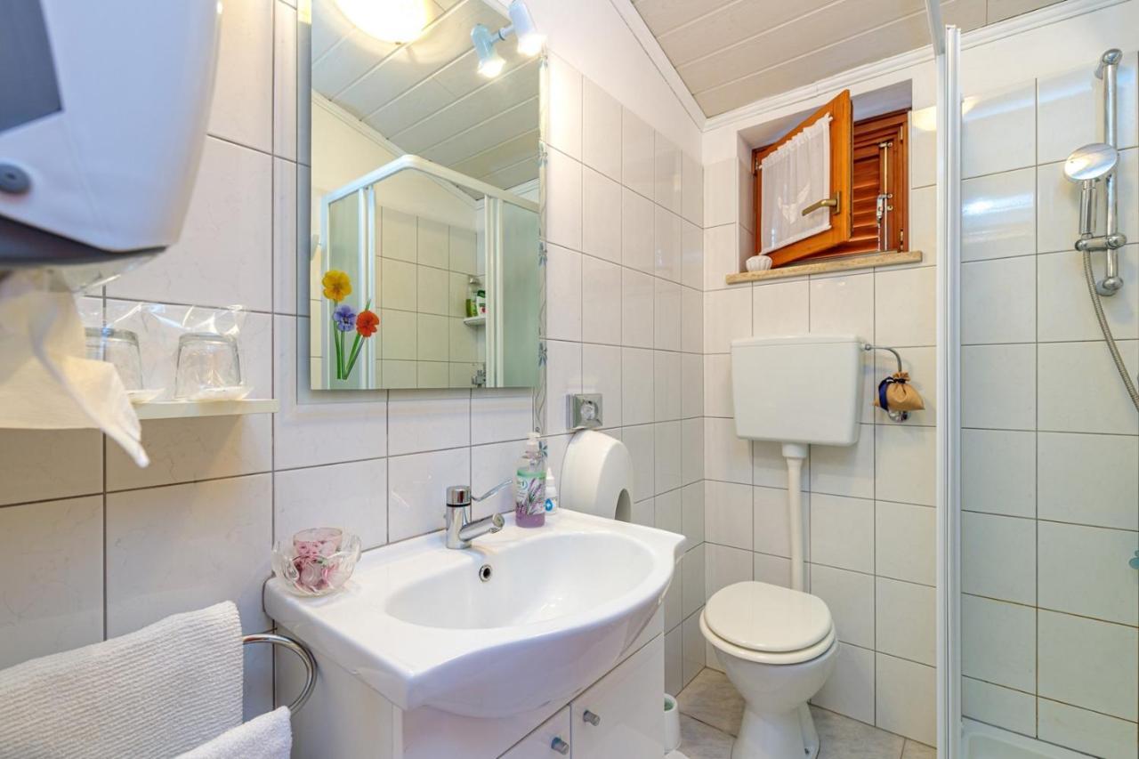 Apartments Sveti Leonard Oprtalj Bagian luar foto